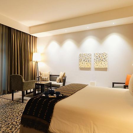 The Manor - New Delhi Hotell Exteriör bild