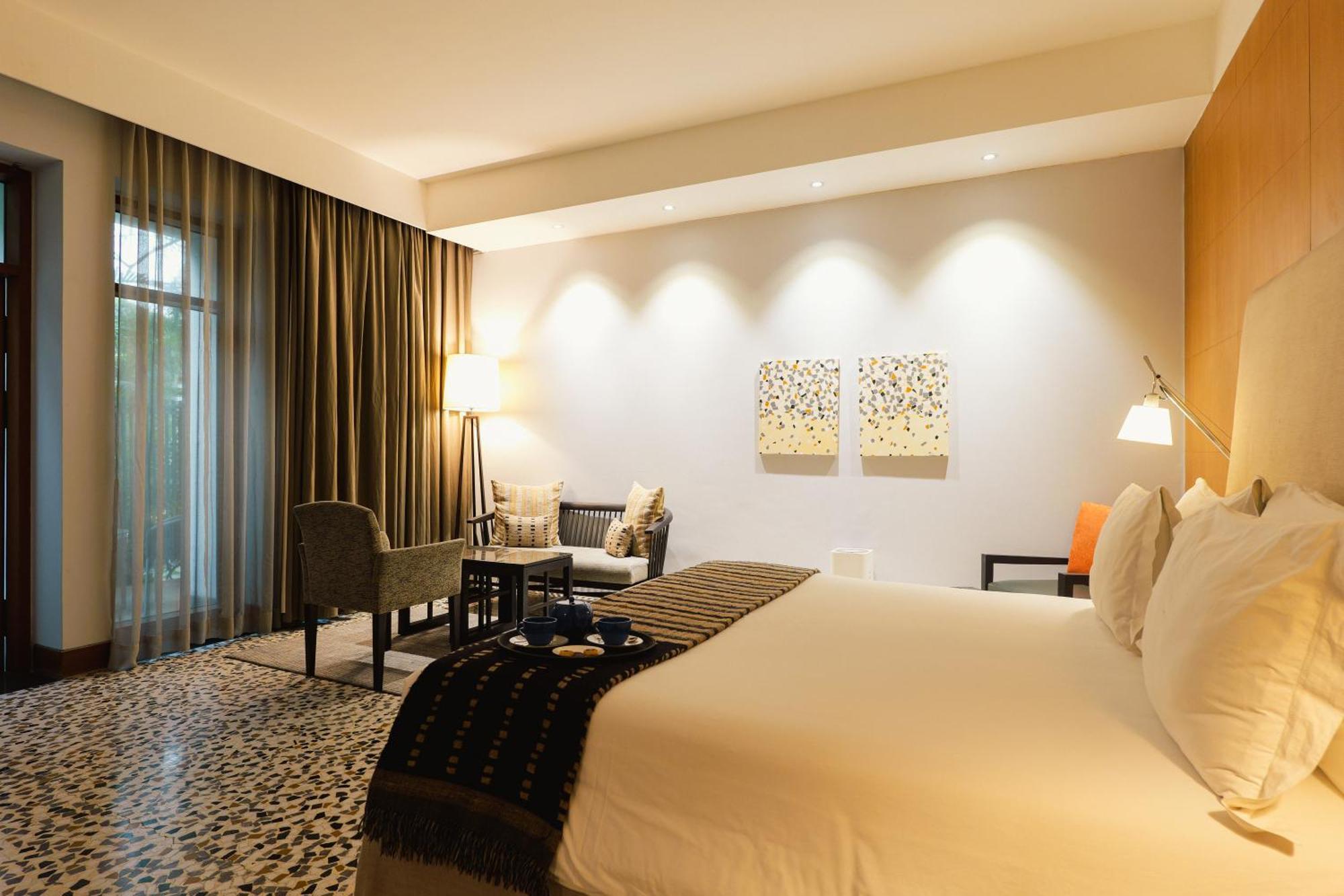The Manor - New Delhi Hotell Exteriör bild