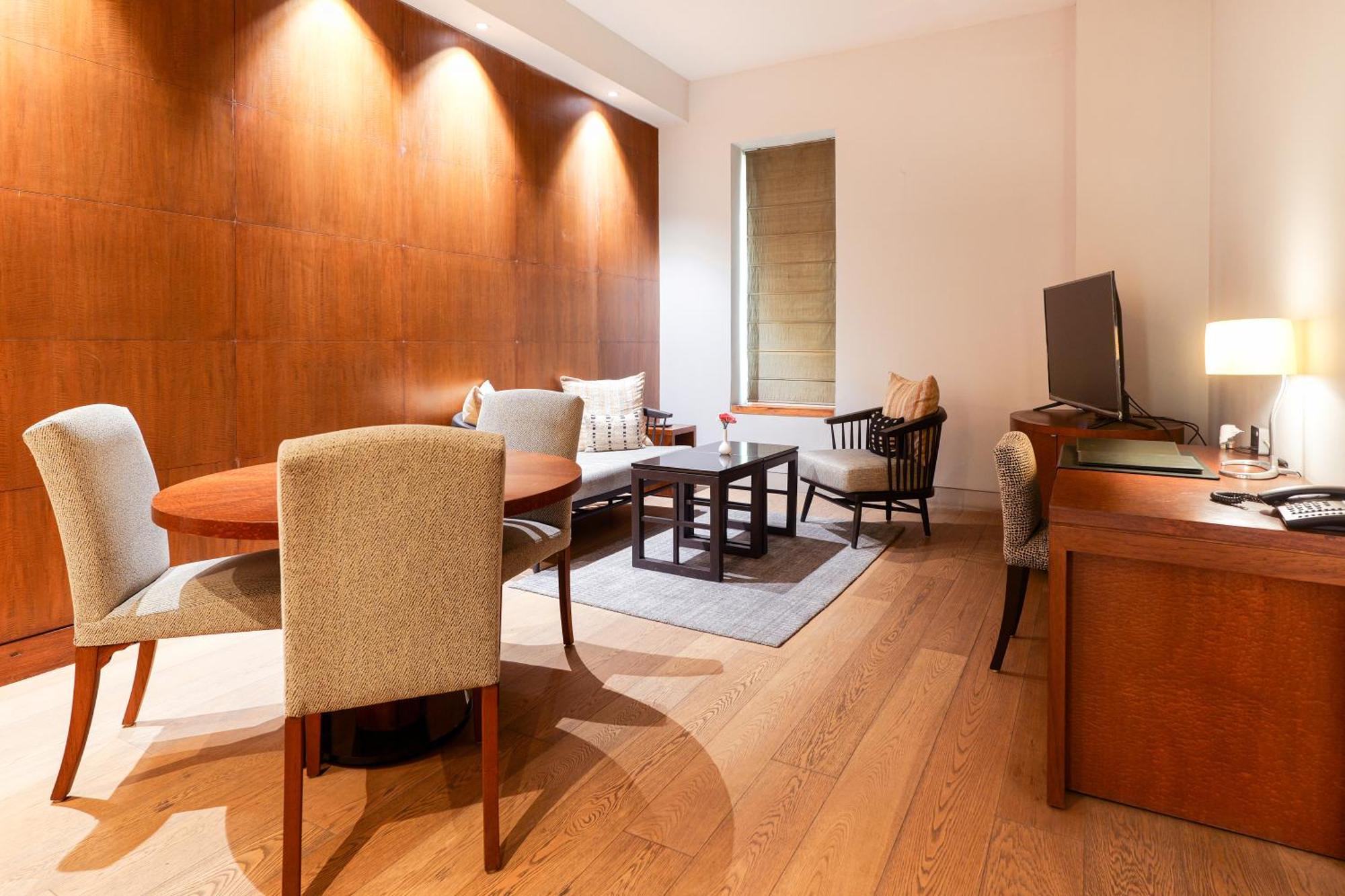The Manor - New Delhi Hotell Exteriör bild