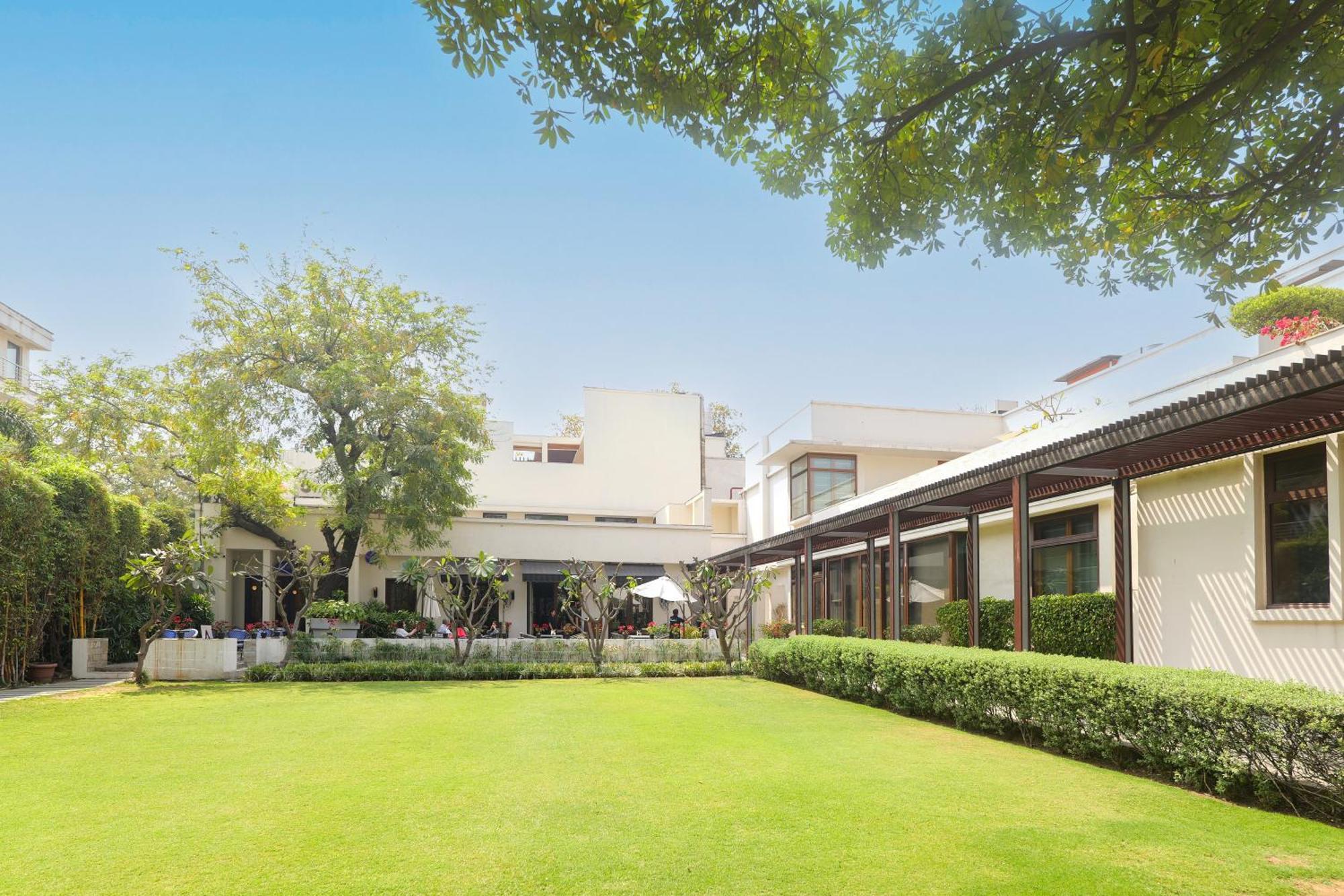 The Manor - New Delhi Hotell Exteriör bild