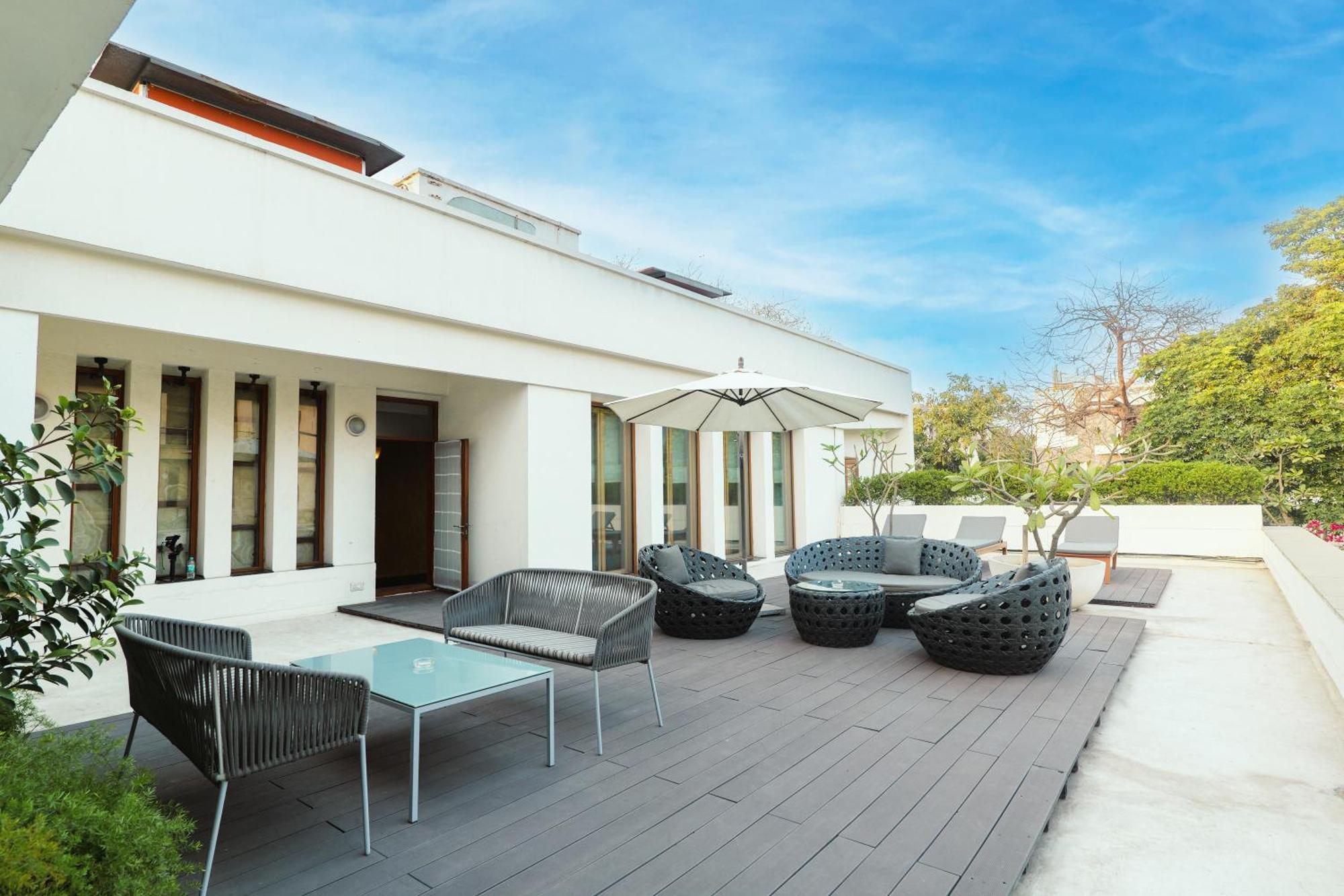 The Manor - New Delhi Hotell Exteriör bild