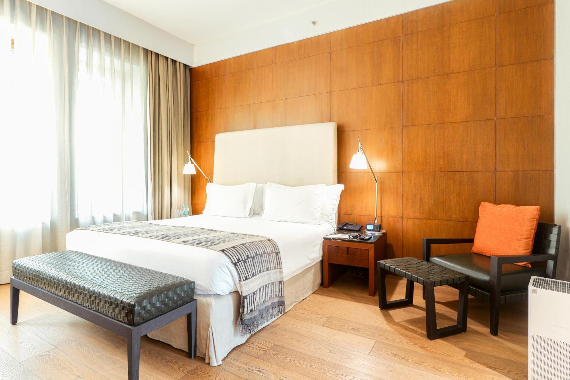 The Manor - New Delhi Hotell Exteriör bild