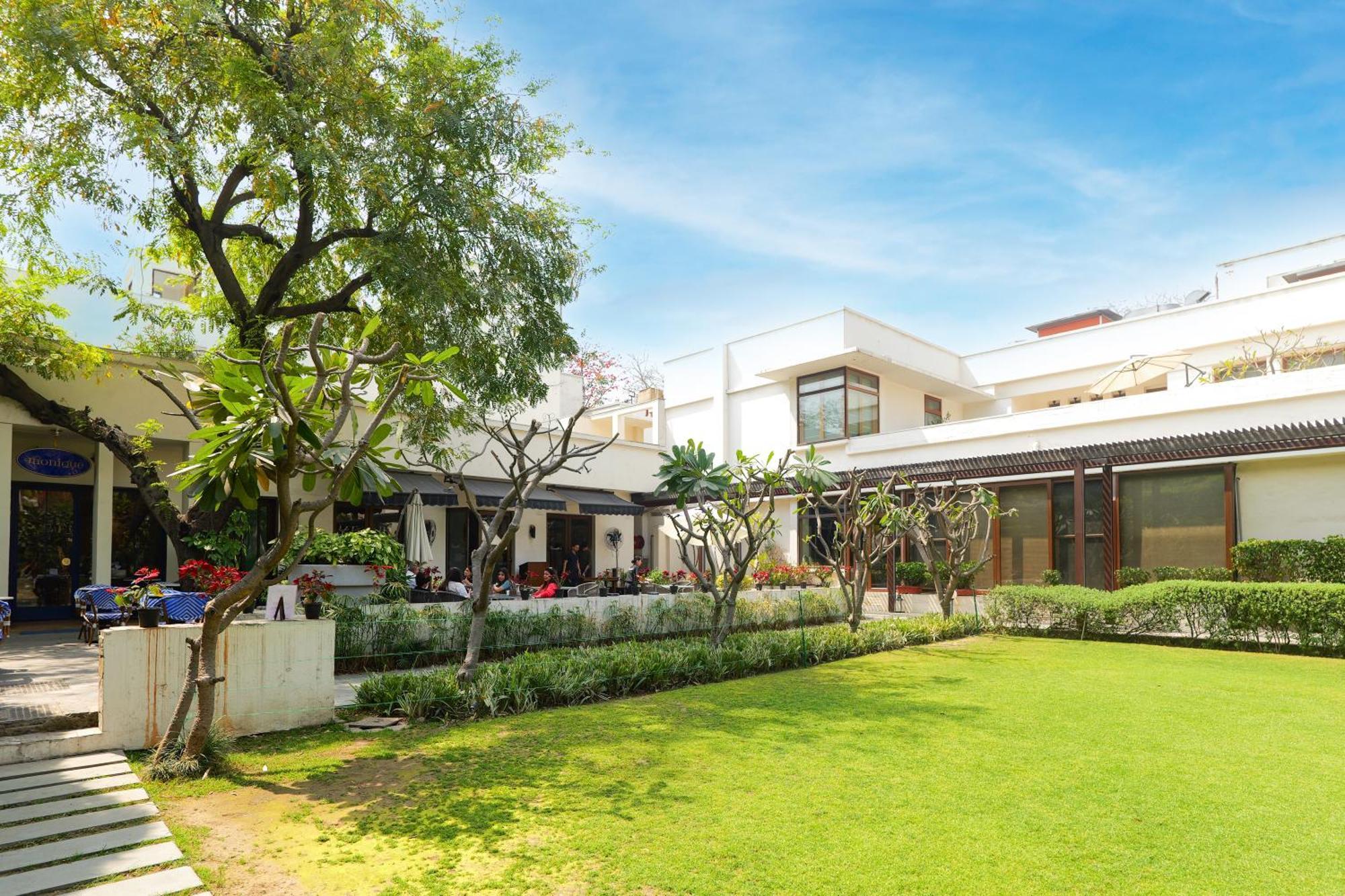 The Manor - New Delhi Hotell Exteriör bild