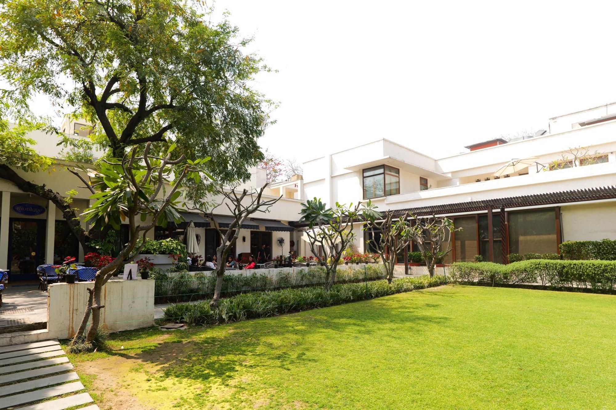 The Manor - New Delhi Hotell Exteriör bild