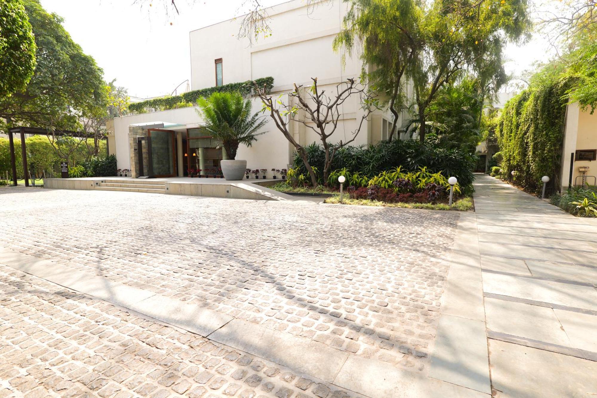 The Manor - New Delhi Hotell Exteriör bild
