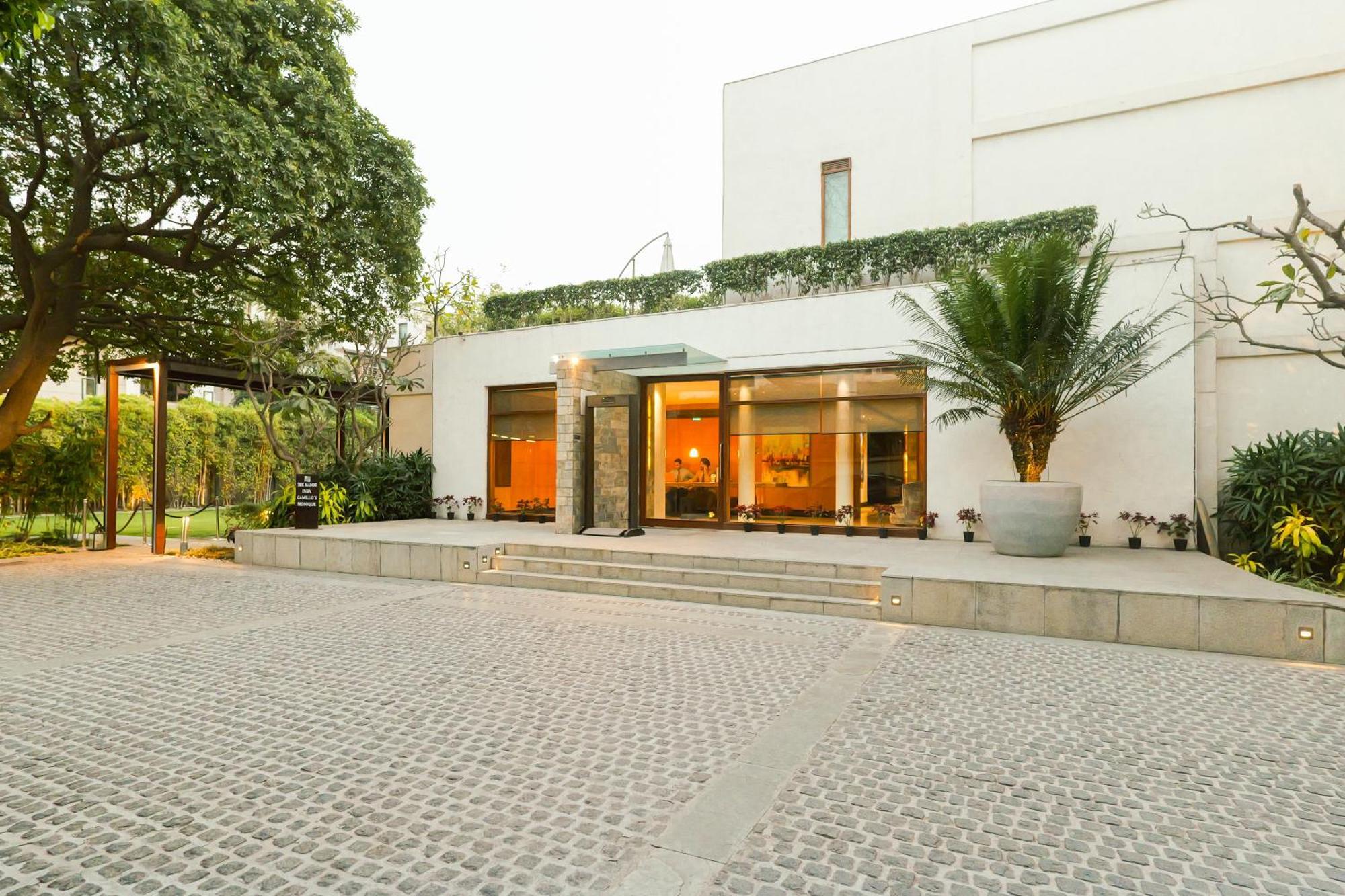 The Manor - New Delhi Hotell Exteriör bild