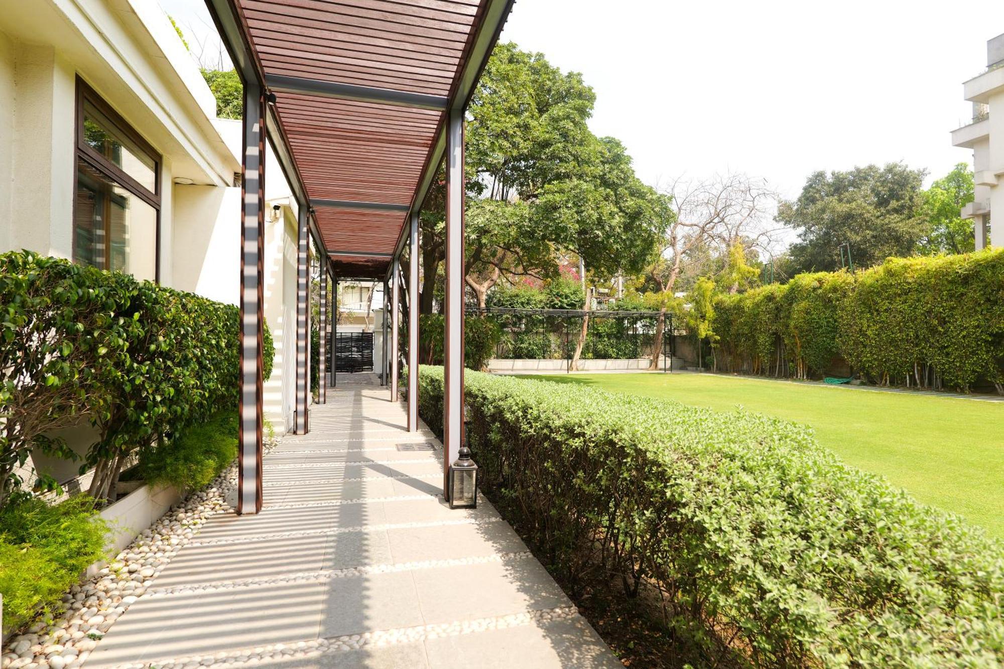 The Manor - New Delhi Hotell Exteriör bild
