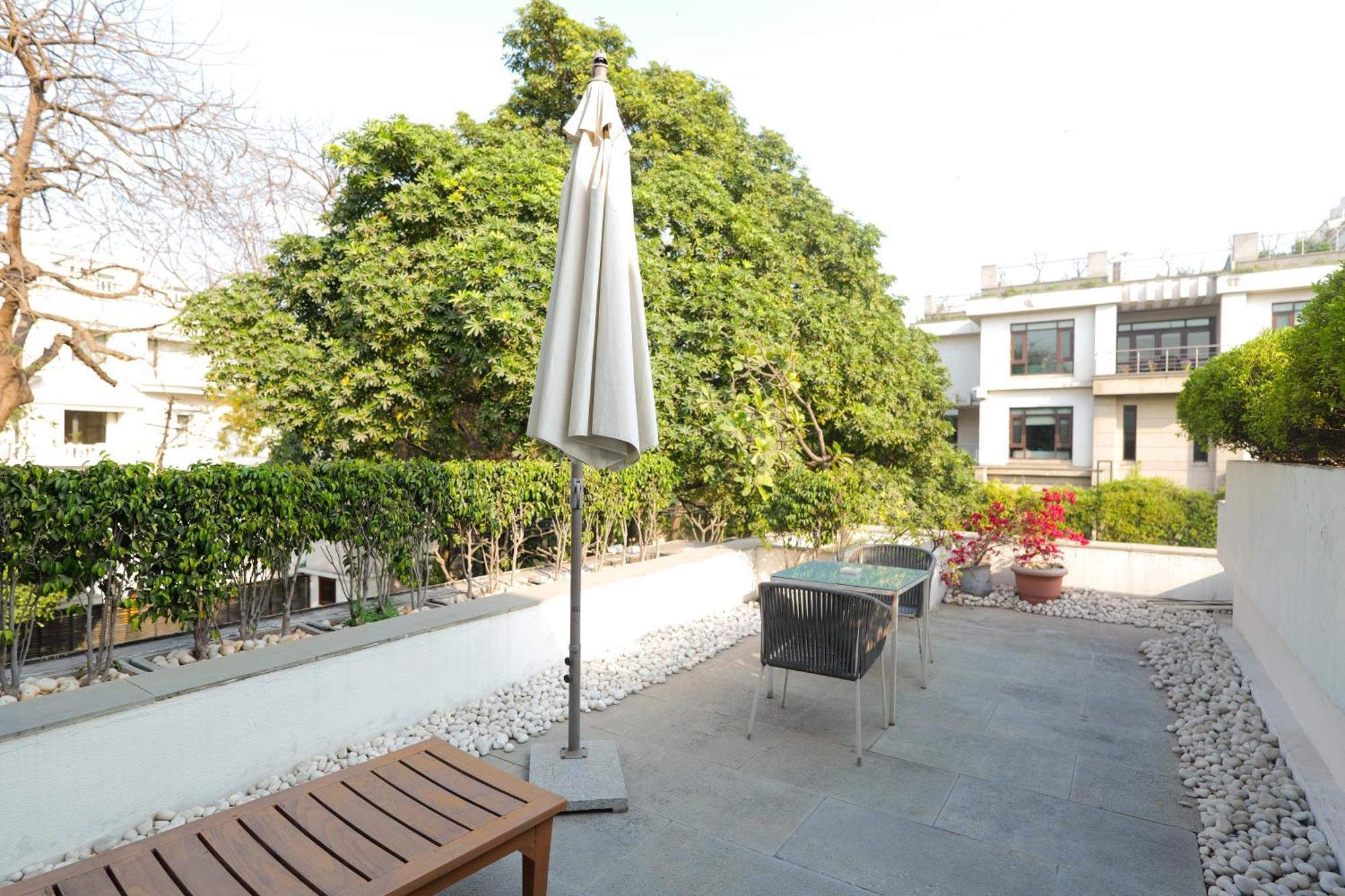 The Manor - New Delhi Hotell Exteriör bild